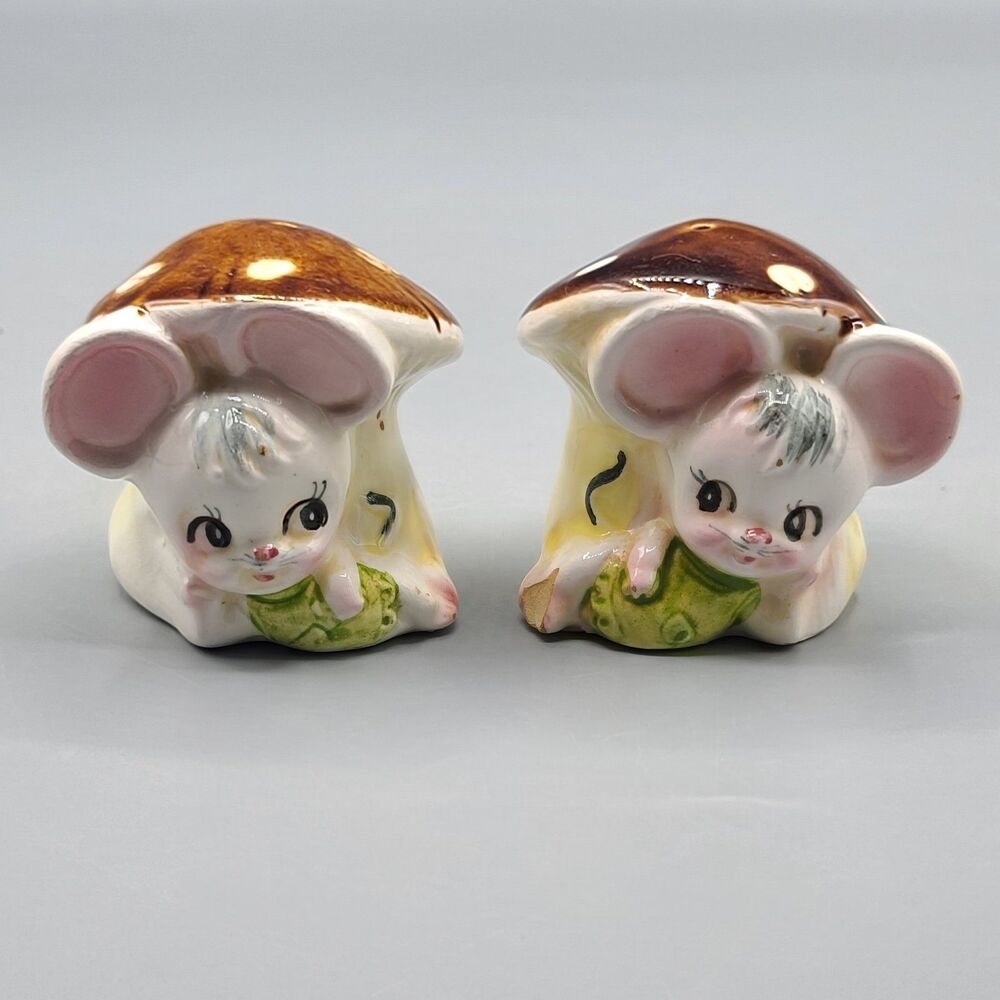 Vintage Enesco Missy Mouse Mushroom Salt & Pepper Shakers Japan E-1164 READ